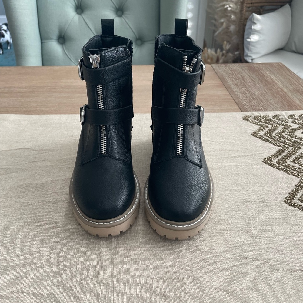NWT - Girls Black Short Boot